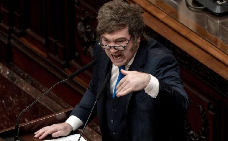 Milei blinda a Adorni y Espert ante el asedio mediático: «Ni en pedo se va»